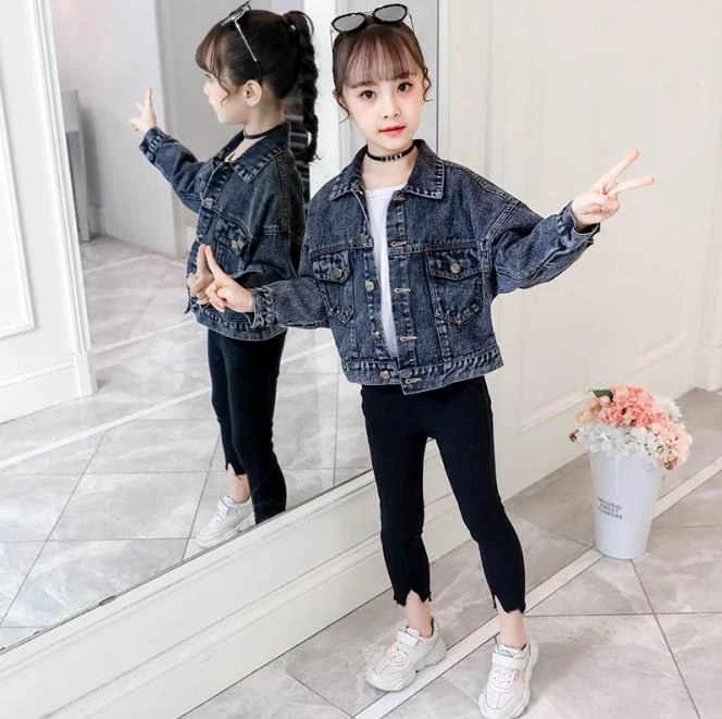 Veste en jean décontractée avec broderies florales au dos